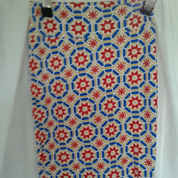 LuLaRoe NWOT Cassie Penci Skirt Red Blue Holiday - Picture 6 of 8